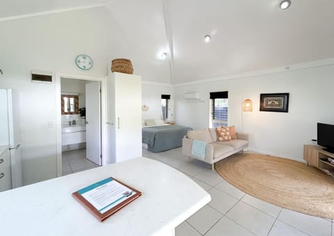 Living room, Photo of the whole room, Bedroom