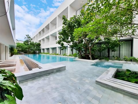 Property building, Swimming pool