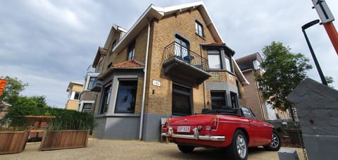 Villa Les Rosiers House in De Panne