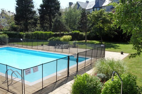 Spring, Day, Swimming pool