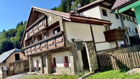 Property building, Bed