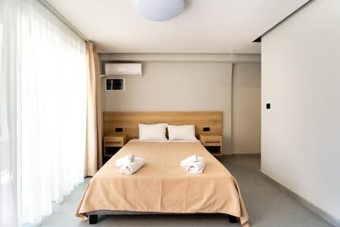 Bedroom, towels, air conditioner