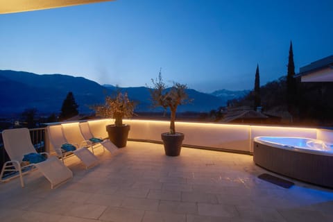 Hot Tub, Sauna, Steam room, Balcony/Terrace, Balcony/Terrace, Mountain view, Sunrise, Sunset