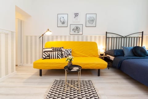 Bed, Living room, Photo of the whole room, Seating area, Bedroom