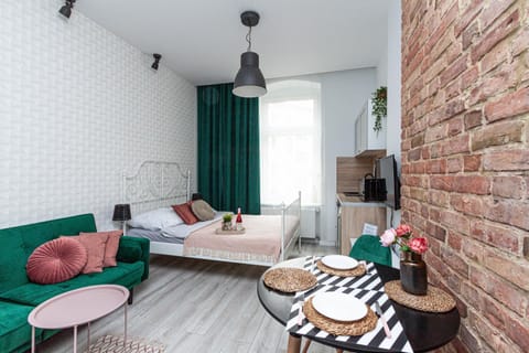 People, Food and drinks, Other, Photo of the whole room, Food, Guests, Meals, Drinks, children, young children, older children, group of guests, Family