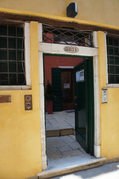 Facade/entrance, Facade/entrance