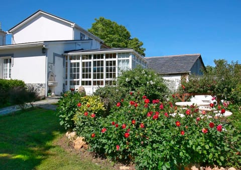 Property building, Garden, Balcony/Terrace, Garden view