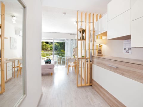 Studio Climatisé pour 3, Face Est, à 50m Plage et Proche Commerces - FR-1-466A-23 Apartment in Saint-Raphael