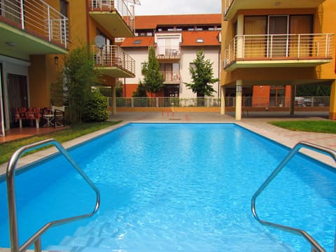 Swimming pool, Swimming pool