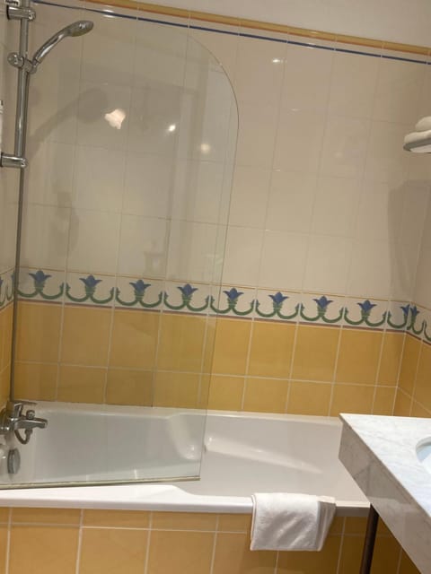 Logis Hôtel & Restaurant du Sauvage Hotel in Île-de-France