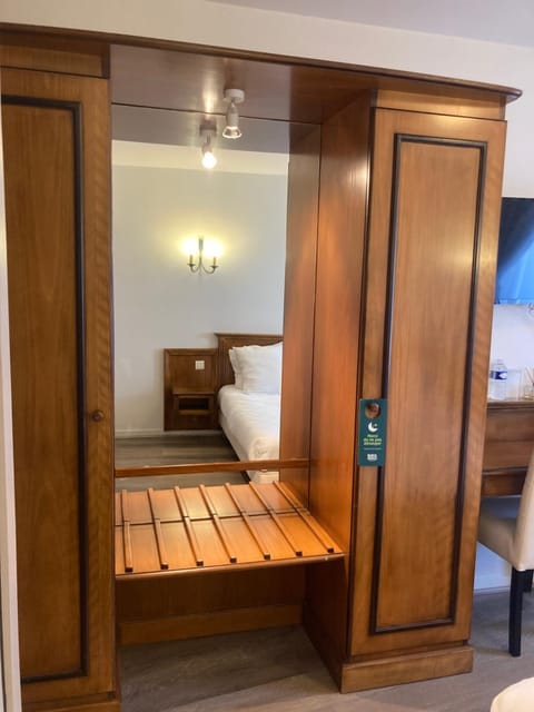 Logis Hôtel & Restaurant du Sauvage Hotel in Île-de-France