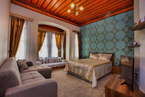 Living room, Bedroom, young children, young children, group of guests, group of guests, Family, Family