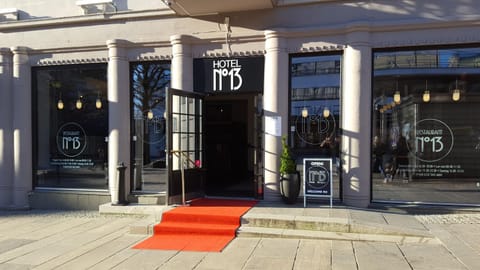 Facade/entrance