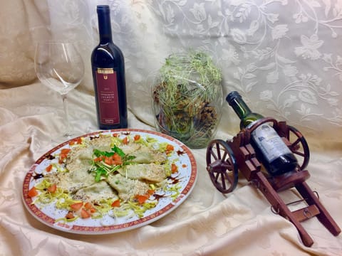 Food and drinks, Food, Drinks, Alcoholic drinks