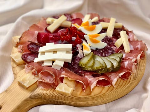 Food and drinks, Food