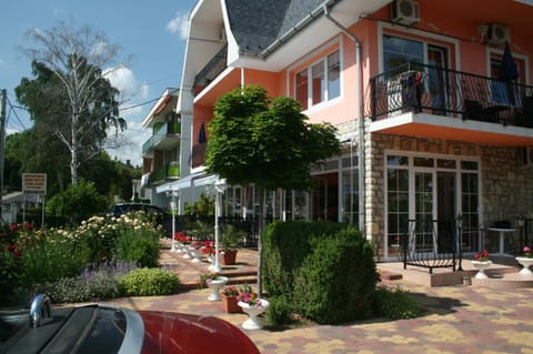 Facade/entrance, Day