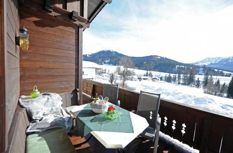 Balcony/Terrace, Mountain view