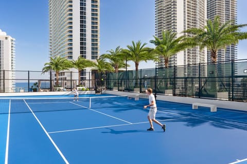 Tennis court, Area and facilities, Entertainment