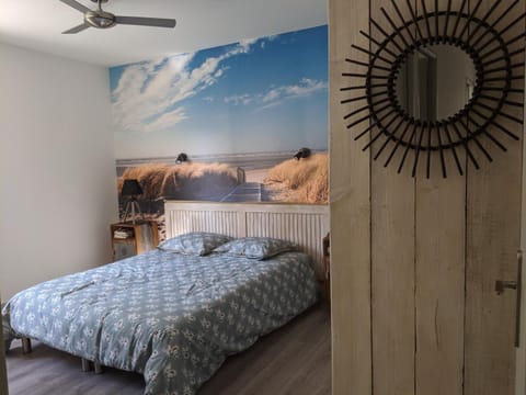 Bed, Photo of the whole room, Bedroom, fireplace