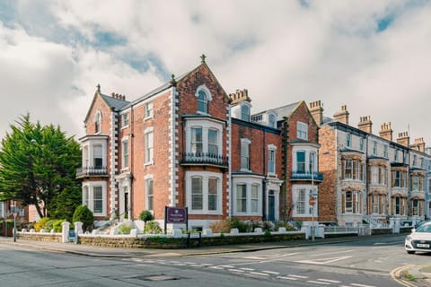 Property building, Neighbourhood