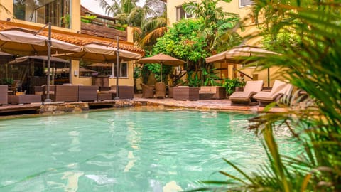 Property building, Restaurant/places to eat, Natural landscape, Garden view, Swimming pool, Breakfast