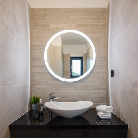 Bathroom, Decorative detail