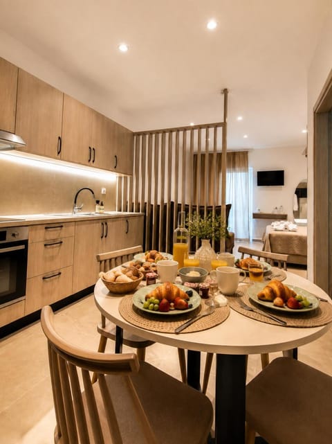 Kitchen or kitchenette, Dining area, Bedroom, kitchen