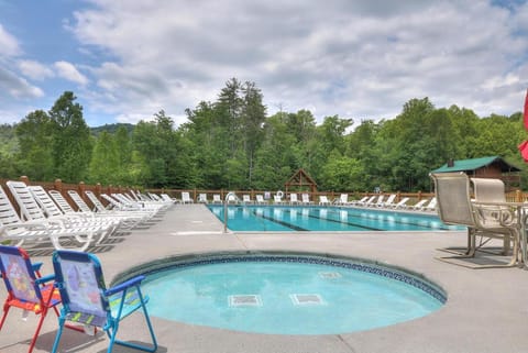 Wilderness Lodge, Hot Tub, Game Room, Pool Access, 560 FREE tickets each paid day House in Sevier County