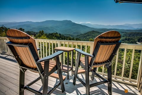 Leconte Mountain Lodge, Breathtaking Views, Hot 560, FREE tickets each paid day! Chalet in Pittman Center