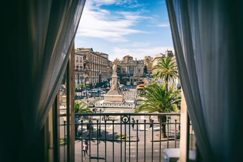 Nearby landmark, Balcony/Terrace, City view