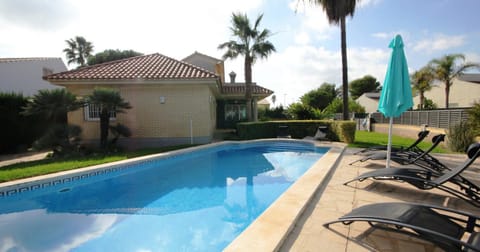 Swimming pool, sunbed