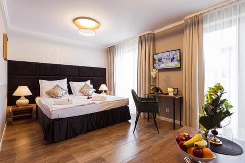 Bed, TV and multimedia, Photo of the whole room