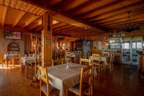 Restaurant/places to eat, Lounge or bar