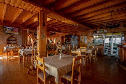 Restaurant/places to eat, Lounge or bar