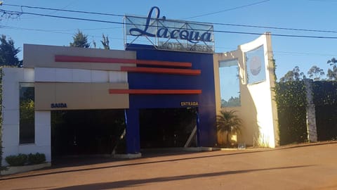 Facade/entrance, Day, Street view