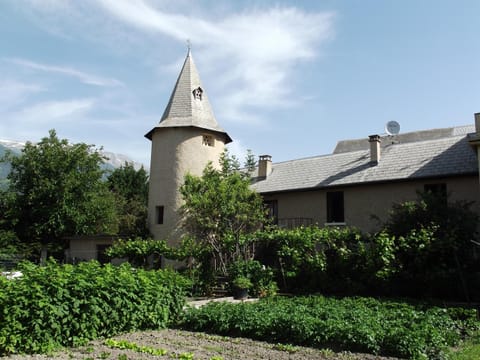 Facade/entrance, Garden