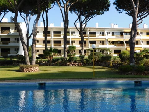 Property building, Garden, Swimming pool