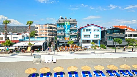 Property building, Beach, Location