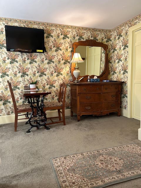 Aiken Manor B&B Bed and Breakfast in Franklin