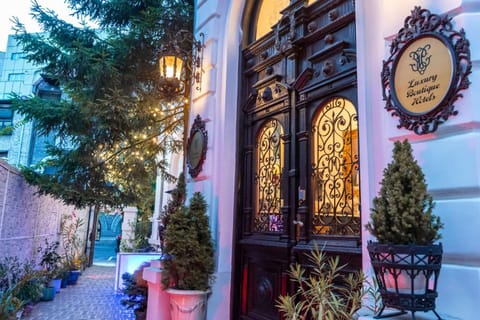 Property building, Facade/entrance