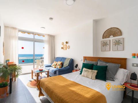 Bed, Balcony/Terrace, Living room, Photo of the whole room, Bedroom, Sea view