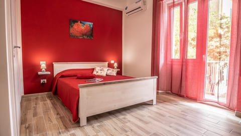 Bed, Photo of the whole room, Bedroom, air conditioner