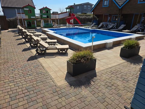 Domki Rekin Podgrzewany basen z brodzikiem oraz klimatyzacją House in West Pomeranian Voivodeship, Poland