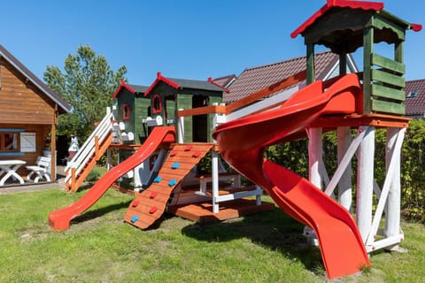 Domki Rekin Podgrzewany basen z brodzikiem oraz klimatyzacją House in West Pomeranian Voivodeship, Poland