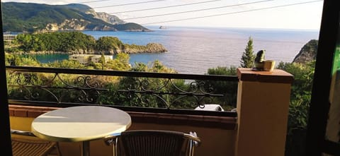 Day, Natural landscape, View (from property/room), Balcony/Terrace, Dining area, Mountain view, Sea view, Location