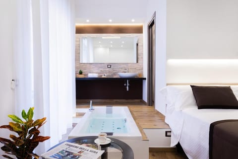 Hot Tub, Photo of the whole room