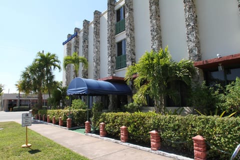 Facade/entrance