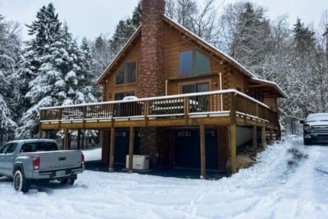 Mooseleuk Lodge House in Beaver Cove