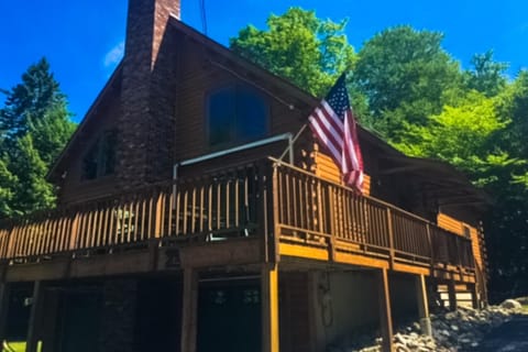 Mooseleuk Lodge House in Beaver Cove