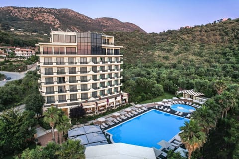 Property building, Pool view, sunbed